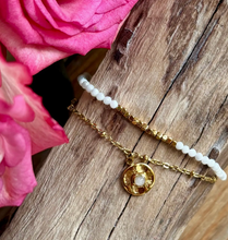 Load image into Gallery viewer, 18ct Gold Plated Mother of Pearl Gold Disc Bracelet