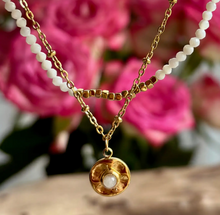 Load image into Gallery viewer, 18ct Gold Plated Mother of Pearl Gold Disc Bracelet